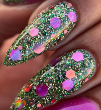 Load image into Gallery viewer, Sweet Succulent- Green Glitter Nail Dip Powder
