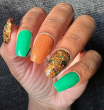 Load image into Gallery viewer, Meadow-Green Shimmer Nail Dip Powder
