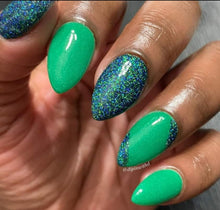 Load image into Gallery viewer, Meadow-Green Shimmer Nail Dip Powder
